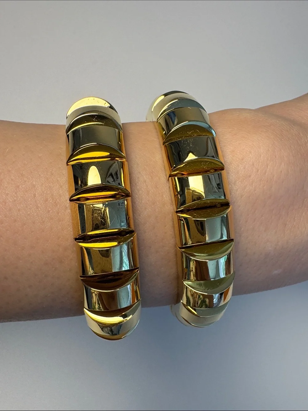 KATE SPADE Gold-Tone Sculpted Hinged Bangle Bracelet- SET OF 2 - Picture 3 of 6